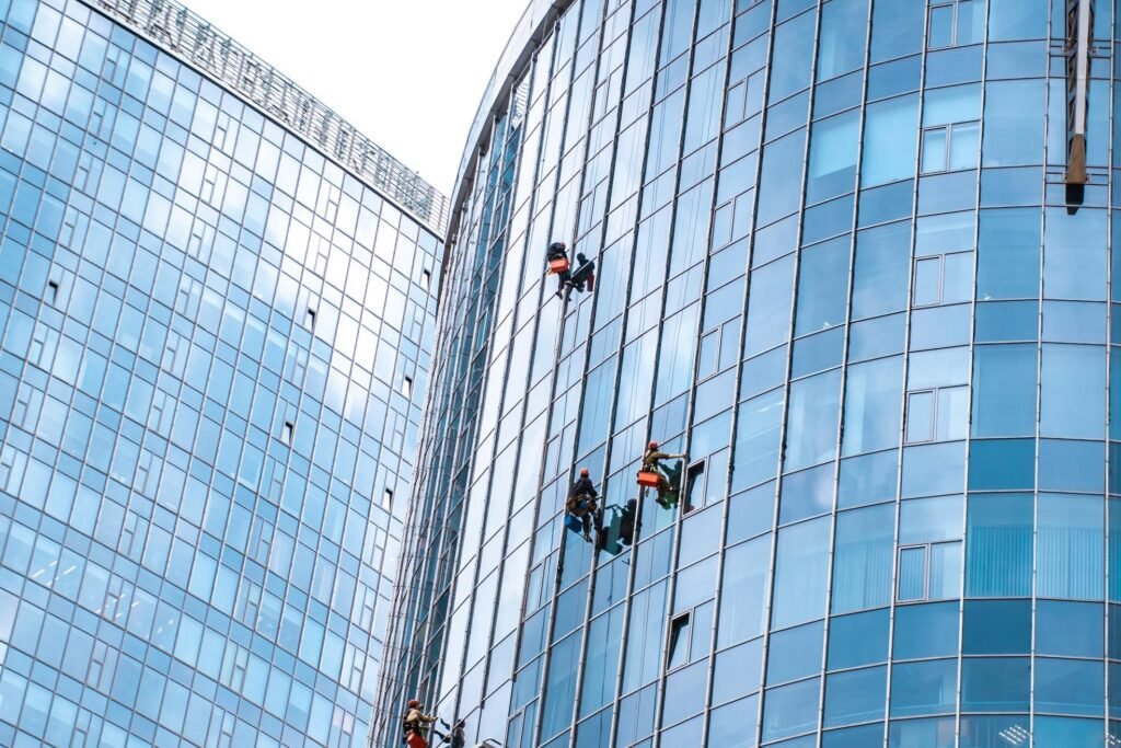 High-rise commercial window cleaning services